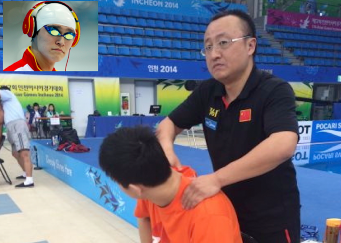 Sun Yang and Dr Ba Zhen on the poolside at the Asian Games in 2014 at a time when the doc should have been serving a WADA suspension. This snap and its reporting led to B being handed a second penalty.