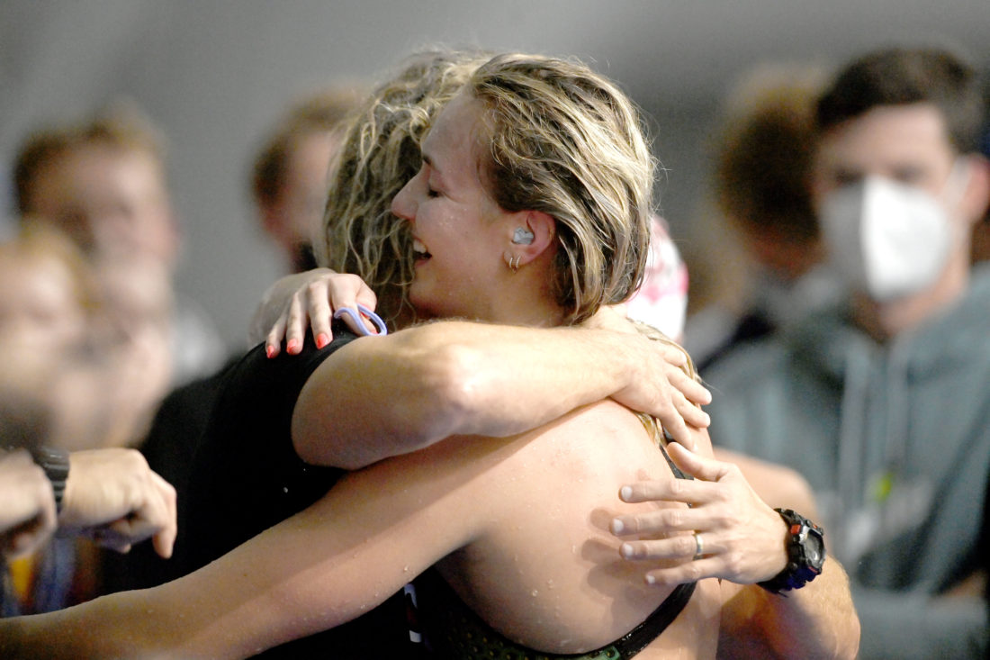 Ariarne Titmus hugs coach Dean Boxall after setting the first solo World record of her career in Adelaide- by Delly Carr, courtesy of Swimming Australia