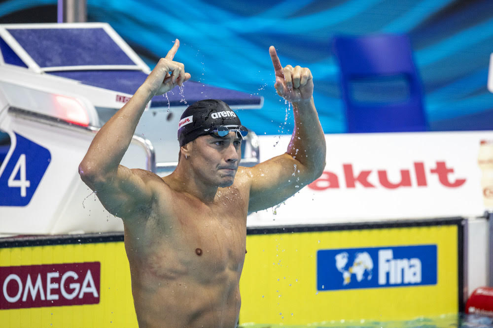 ARTINENGHI of Italy celebrates after winning in the Men's 100m Breaststroke Final during the swimming events of the 19th Fina World Championships held at the Duna Arena in Budapest, Hungary, Sunday, June 19, 2022. (Photo by Patrick B. Kraemer / MAGICPBK)