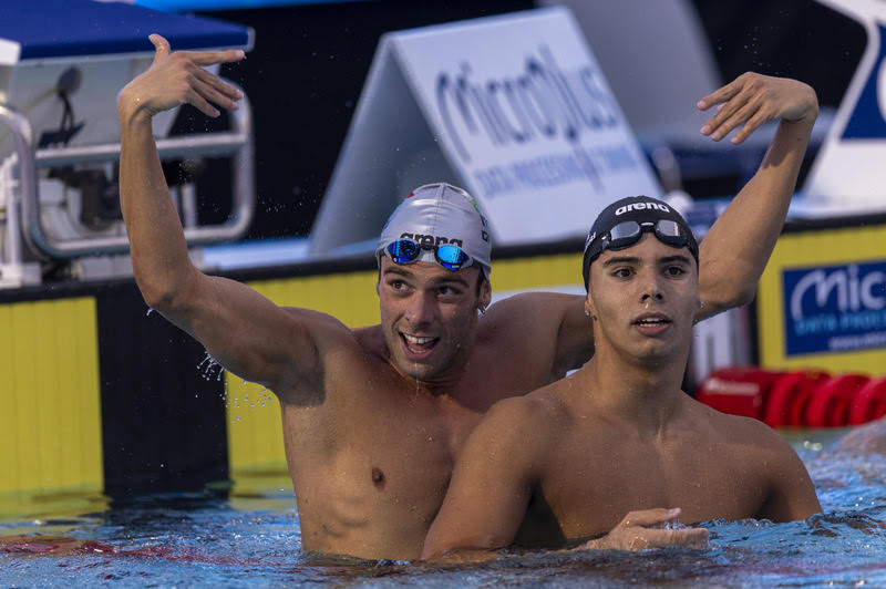 Italian 1-2 - champion Gregorio Paltrinieri and Italian mate Lorenzo Galossi celebrate their success in the 800m Freestyle (Photo by Patrick B. Kraemer / MAGICPBK)